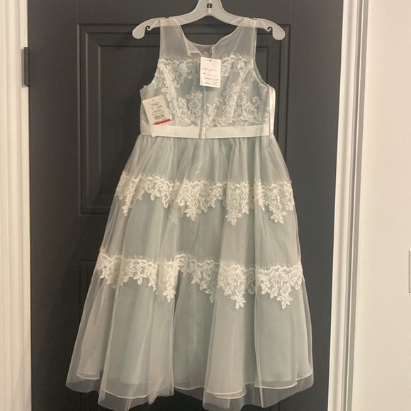 Girls dusty blue lace and Thule Party Dress - sz8 - Picture 2 of 6